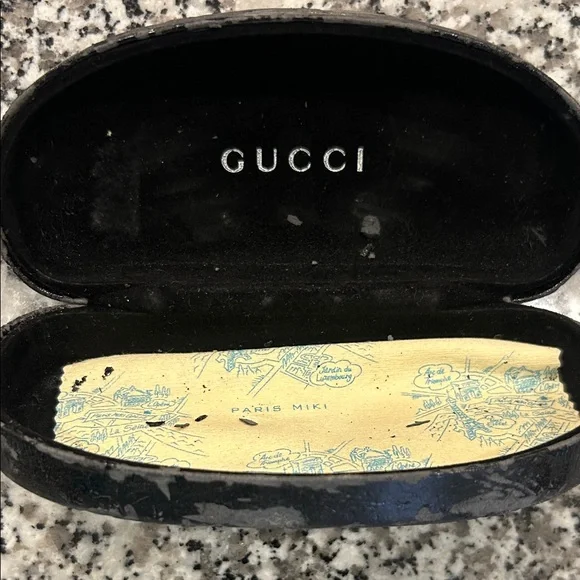 Authentic vintage Y2K Gucci Women's Sunglasses in Rich Brown - Picture 2 of 9